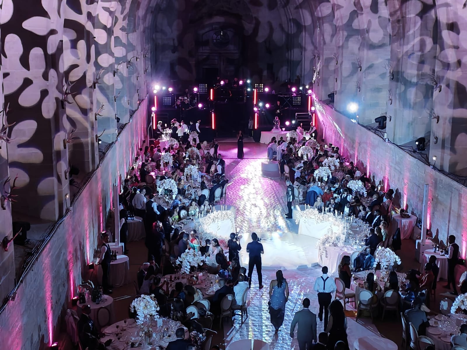 Réalisation Mariage Paris 91 92 93 94 - LENIGHT : organisation, installation, animation de soirée et ambiance club