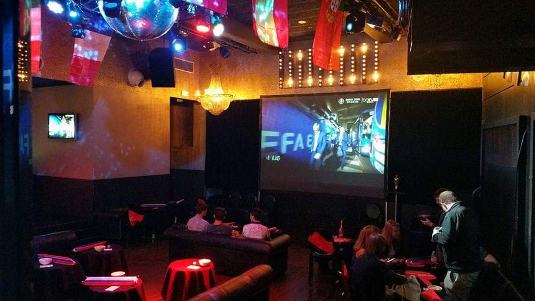 Réalisation 11 - LENIGHT : organisation, installation, animation de soirée et ambiance club