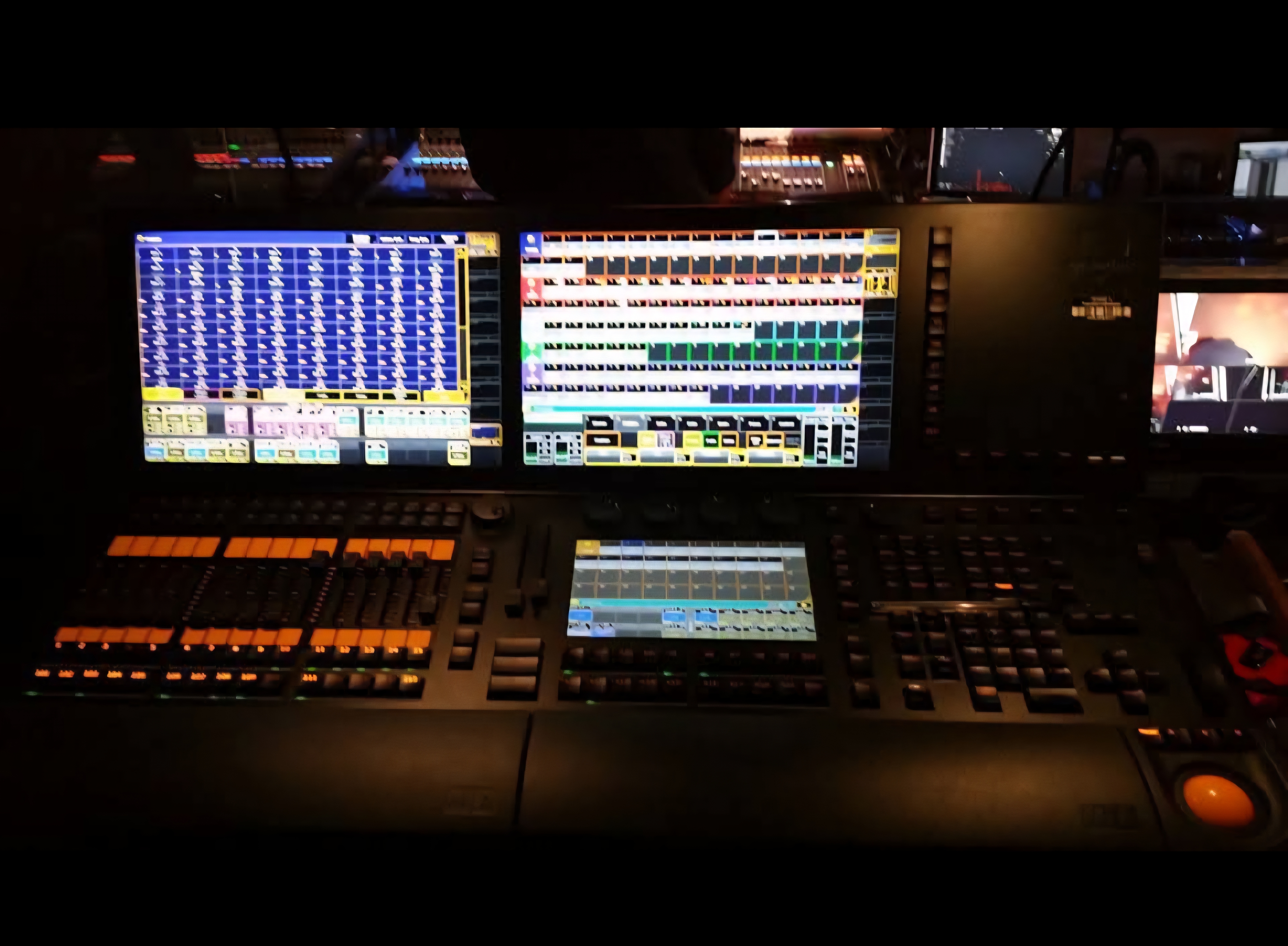 Réalisation Ref 69270281234bd7.37549644 - LENIGHT : organisation, installation, animation de soirée et ambiance club