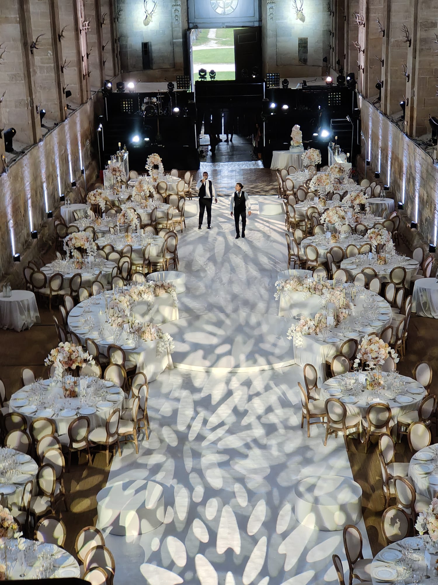 Réalisation Ref 692704673c1bd5.98477342 - LENIGHT : organisation, installation, animation de soirée et ambiance club