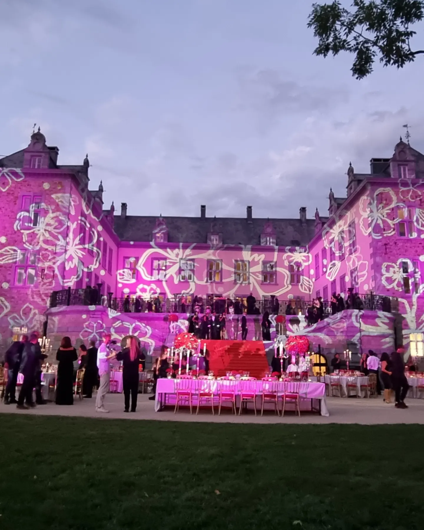 Réalisation Ref 69270579ac3ba5.26124289 - LENIGHT : organisation, installation, animation de soirée et ambiance club