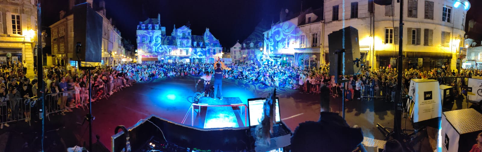 Réalisation Ref 6927059f5c7223.10538015 - LENIGHT : organisation, installation, animation de soirée et ambiance club