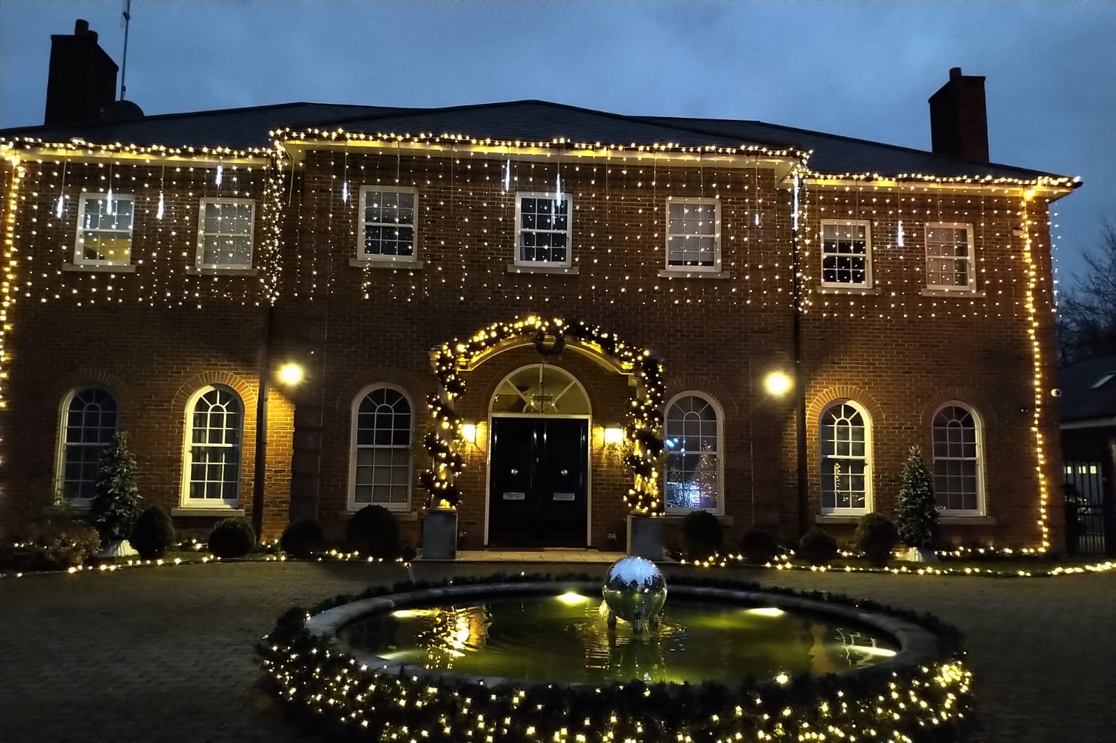 Réalisation Ref 69270636d3aa43.64527734 - LENIGHT : organisation, installation, animation de soirée et ambiance club