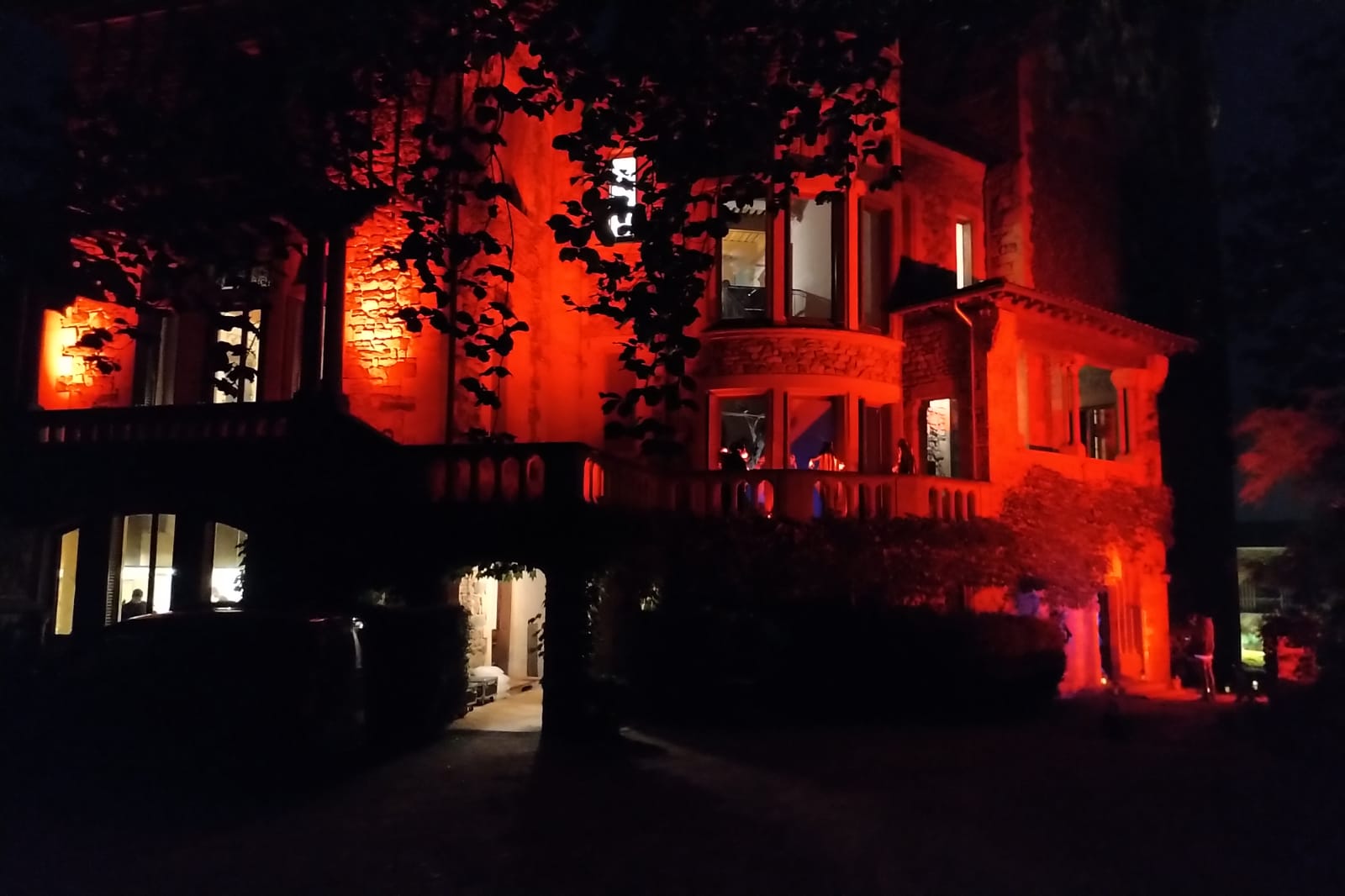 Réalisation Ref 6927068723a931.38474532 - LENIGHT : organisation, installation, animation de soirée et ambiance club