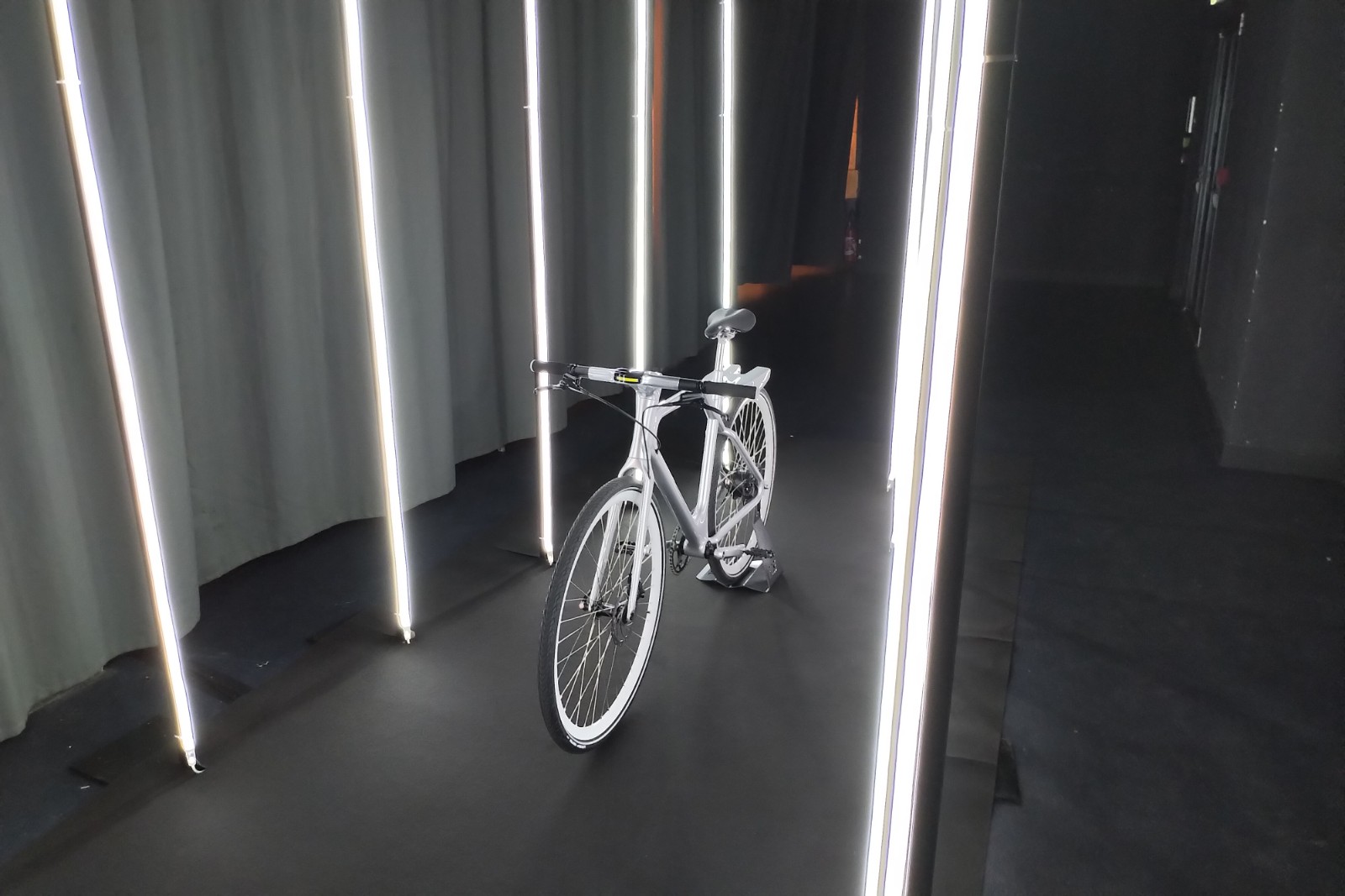 Réalisation Ref 692706f1ee1717.41310392 - LENIGHT : organisation, installation, animation de soirée et ambiance club