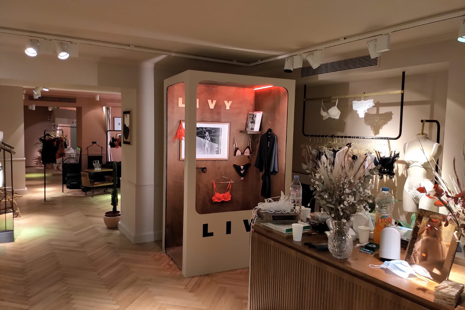 Réalisation Ref 6927073da876f5.32182624 - LENIGHT : organisation, installation, animation de soirée et ambiance club